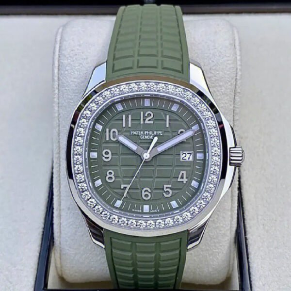 5267/200A-011-Patek Philippe AQUANAUT - Image 2