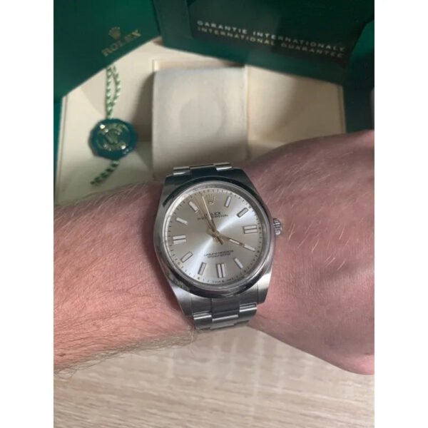 OYSTER PERPETUAL 124300 Series(Champagne gold) - Image 6